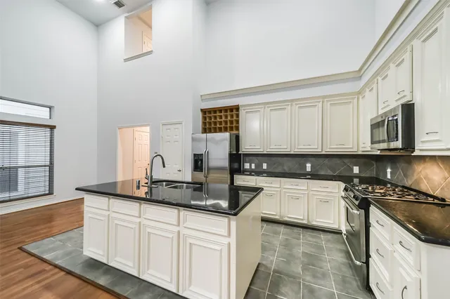 $2,800 | 1241 West 17th Street, Houston, TX 77008