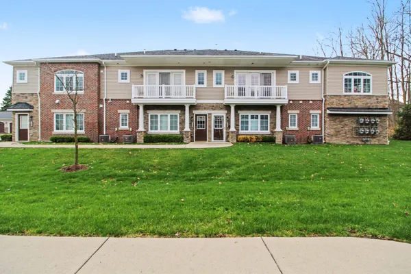 $359,900 | 5610 Arbor Chase Drive, Ann Arbor, MI 48103