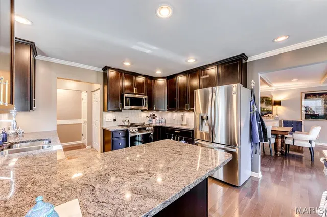 $550,000 | 584 Sunbridge Drive, Chesterfield, MO 63017