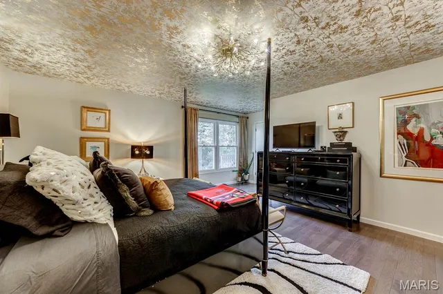 $525,000 | 584 Sunbridge Drive, Chesterfield, MO 63017