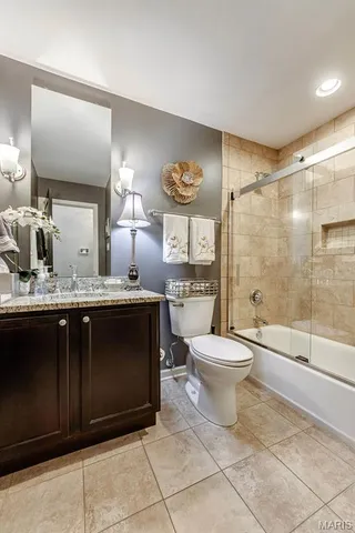 $525,000 | 584 Sunbridge Drive, Chesterfield, MO 63017