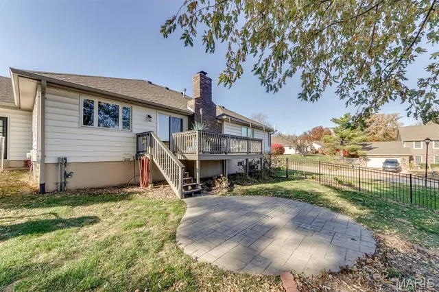 $525,000 | 584 Sunbridge Drive, Chesterfield, MO 63017