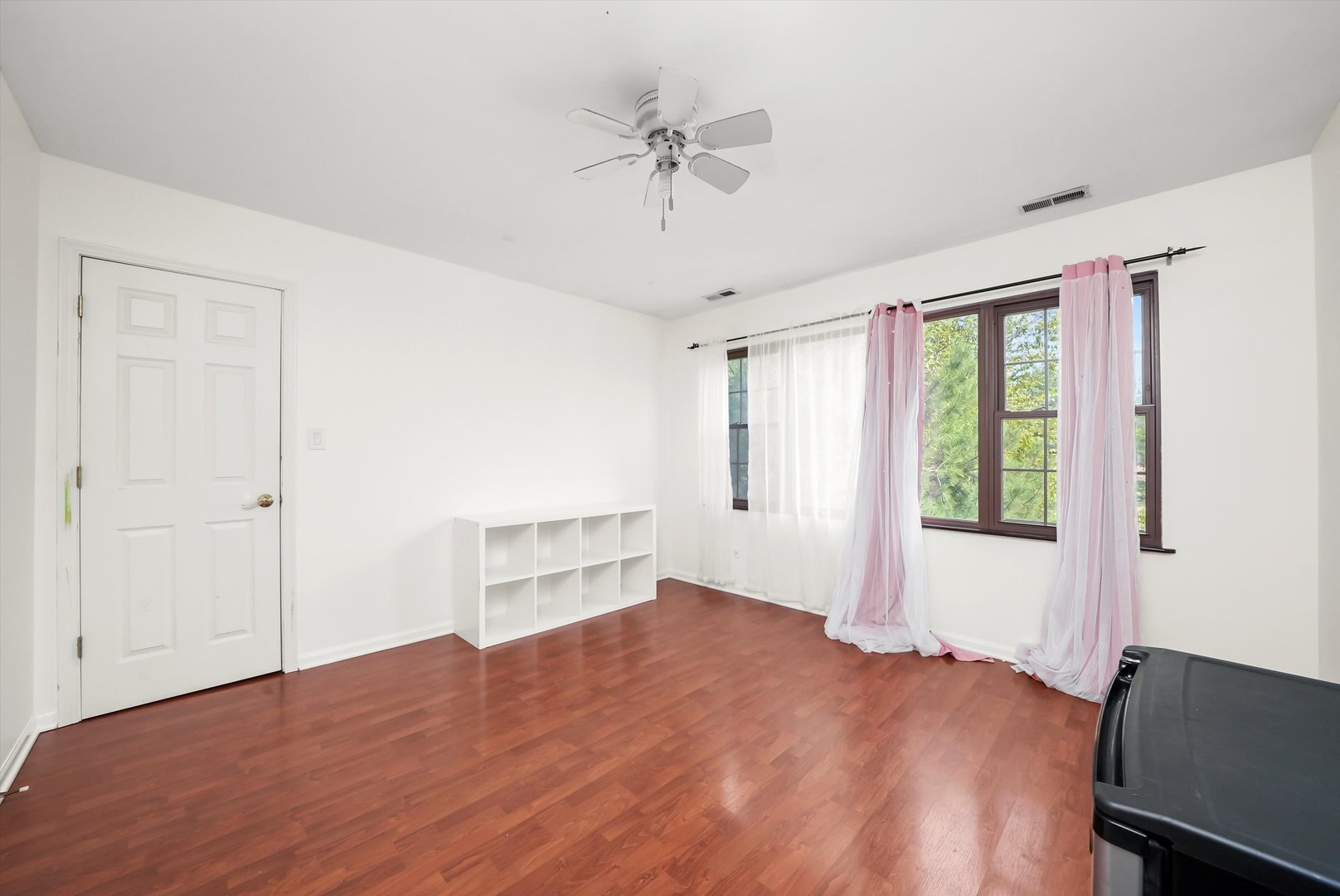 836 Bonita Avenue Elk Grove Village, IL 60007 - Photo 31 of 41 a view of an empty room with a window