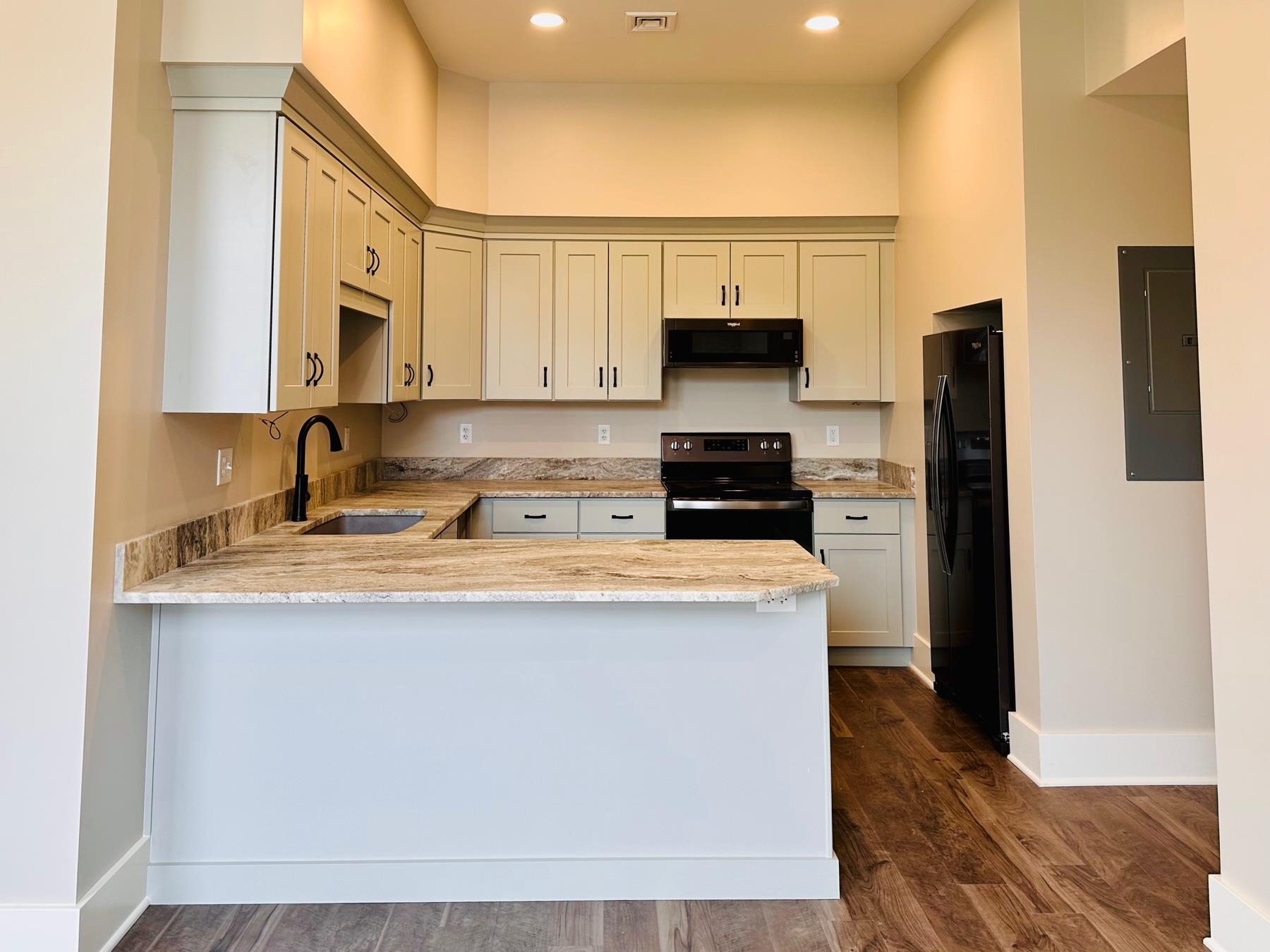 30 High Street, Unit 3 Pembroke, NH 03275 - Photo 8 of 27