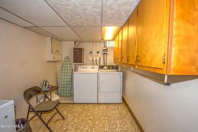 a view of a storage & utility room with washer and dryer