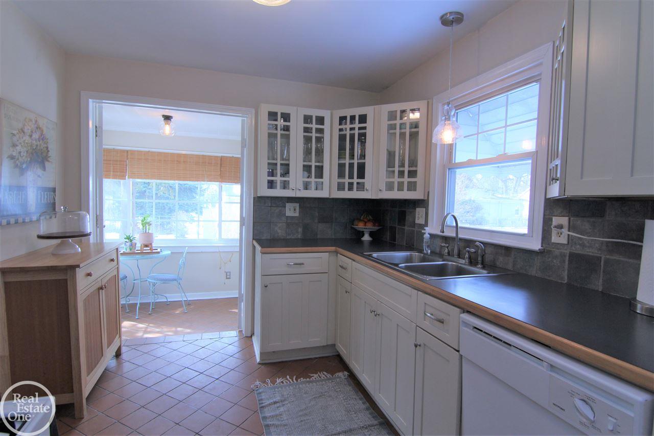 423 Stratford Road Ferndale, MI 48220 - Photo 17 of 24 50006968-16.JPG
