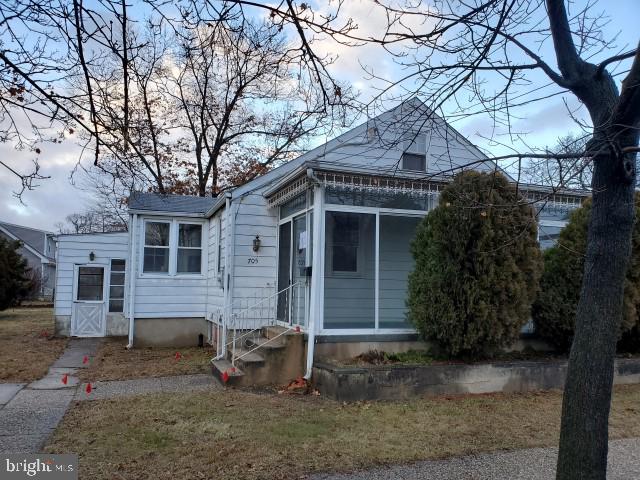 705 Kossuth Street Riverside, NJ 08075 - Photo 1 of 26