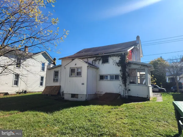 a view of house with yard