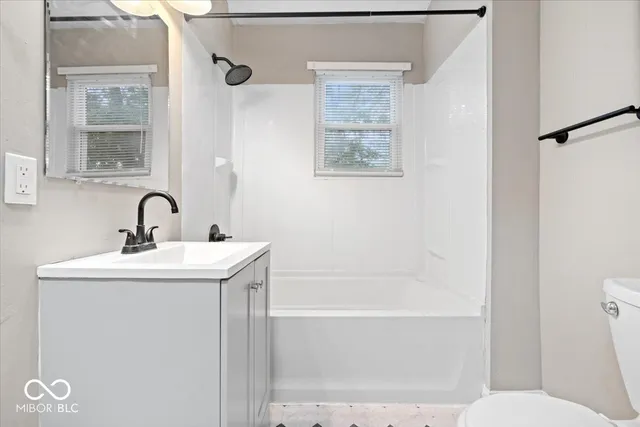 $379,000 | 4044 Boulevard Place, Indianapolis, IN 46208