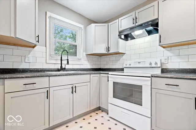 $379,000 | 4044 Boulevard Place, Indianapolis, IN 46208