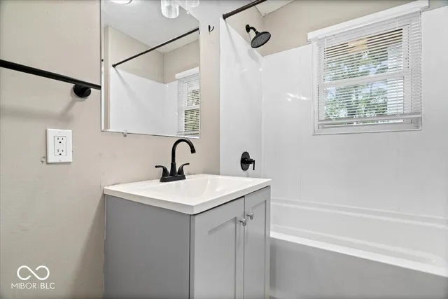 $379,000 | 4044 Boulevard Place, Indianapolis, IN 46208