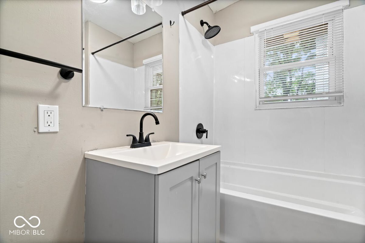 4044 Boulevard Place Indianapolis, IN 46208 - Photo 6 of 34