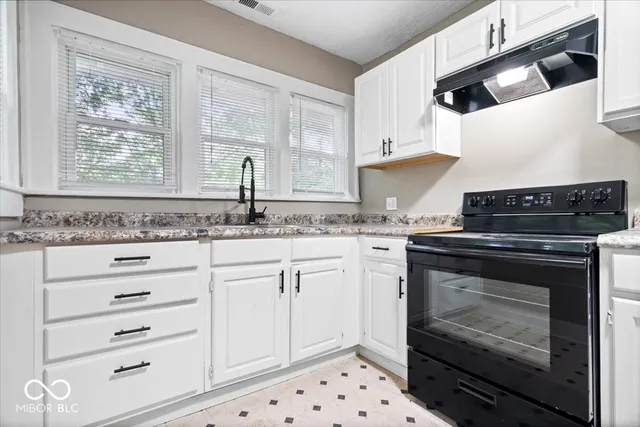 $379,000 | 4044 Boulevard Place, Indianapolis, IN 46208