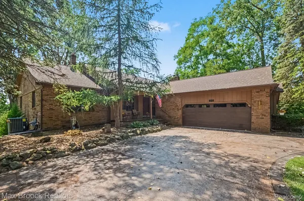 $636,900 | 6925 West Church Street, Clarkston, MI 48346