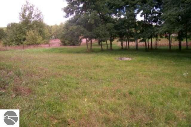 4187 Holiday Road Traverse City, MI 49686 - Photo 6 of 7 1669329-5.JPG