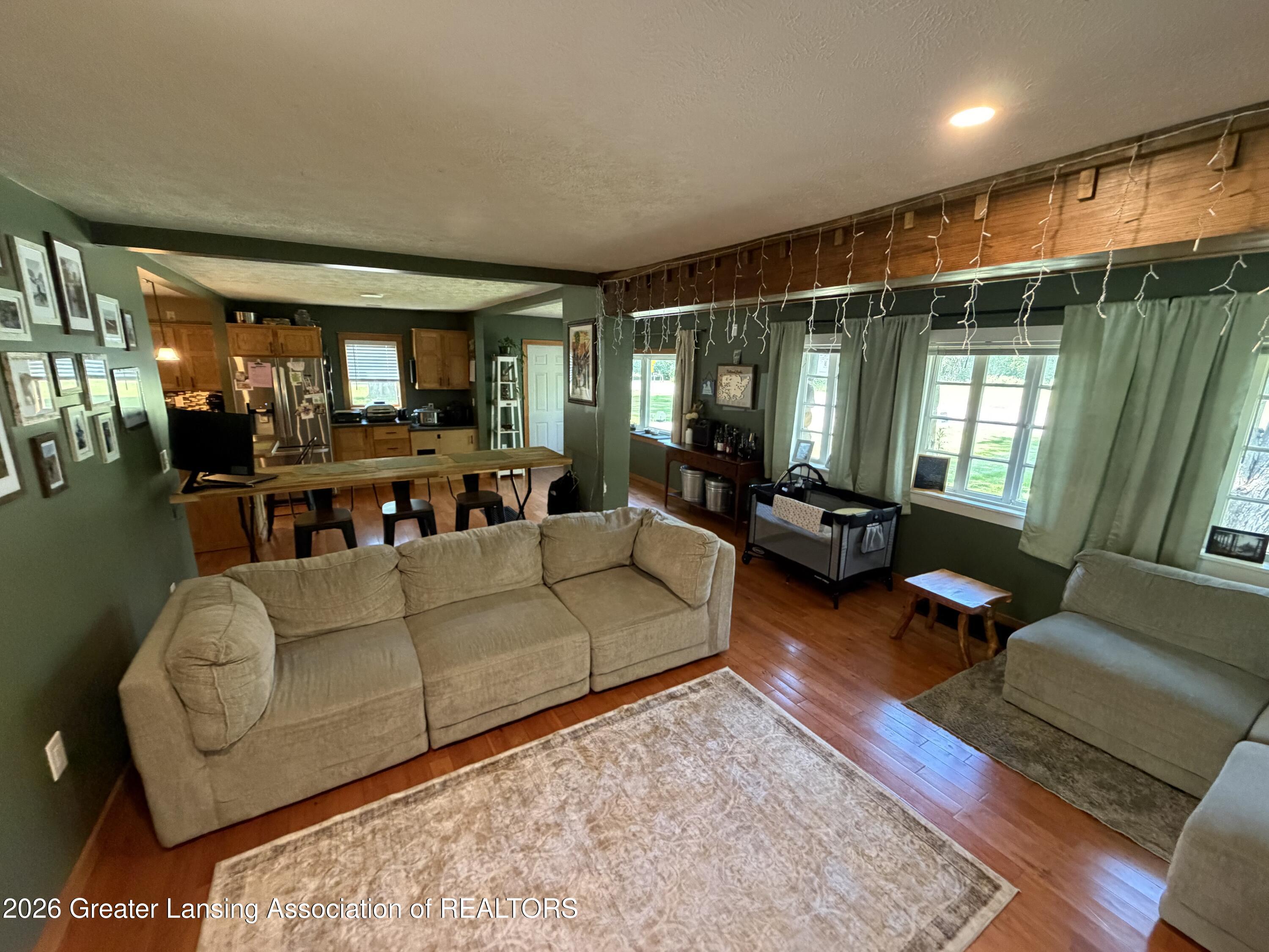 5429 South Waverly Road Lansing, MI 48911 - Photo 13 of 39 IMG_1364