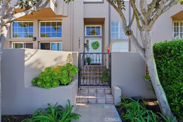 a view of outdoor space yard and front view of a house