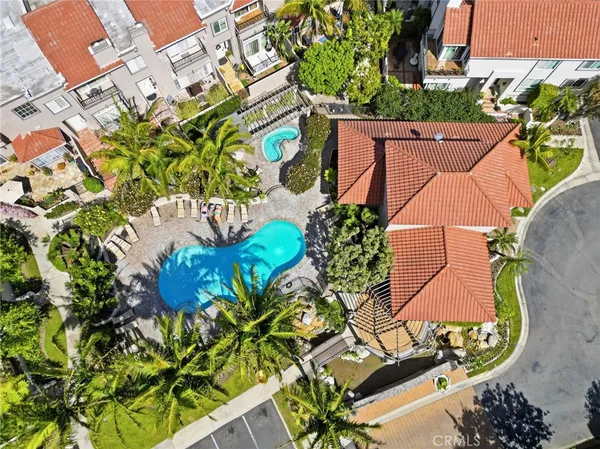 $1,425,000 | 19225 Seabrook Lane, Huntington Beach, CA 92648