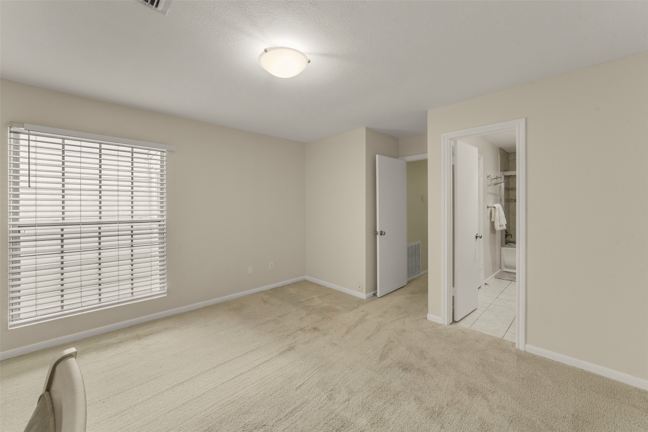 5707 Innsbruck Street Bellaire, TX 77401 - Photo 27 of 35 This could be another primary bedroom. It has an ensuite bathroom that is shareable with the other upstairs bedroom.