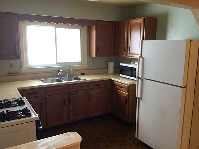 1126 9th Street McKees Rocks, PA 15136 - Photo 4 of 15 Kitchen.