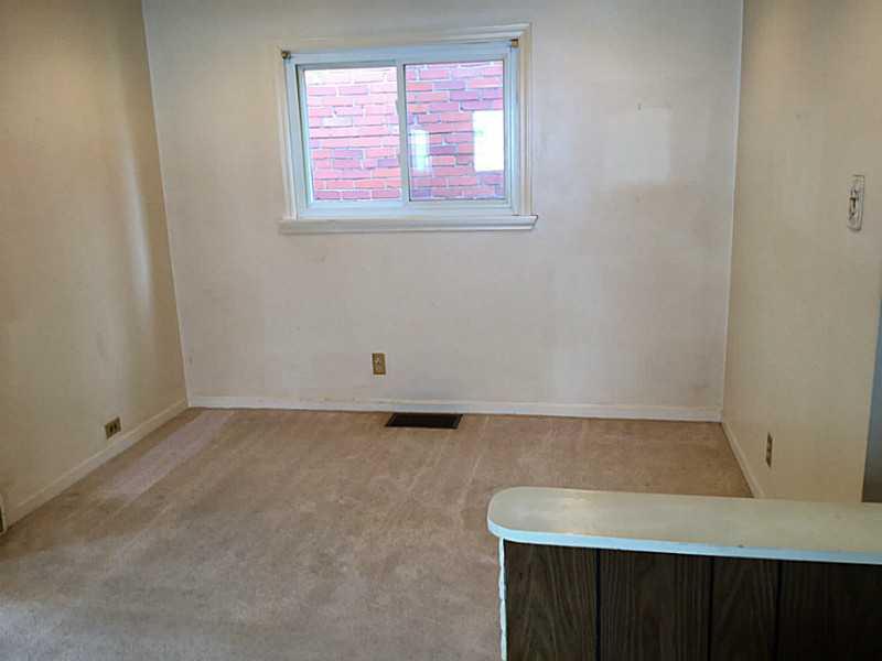1126 9th Street McKees Rocks, PA 15136 - Photo 5 of 15 Dining Room.