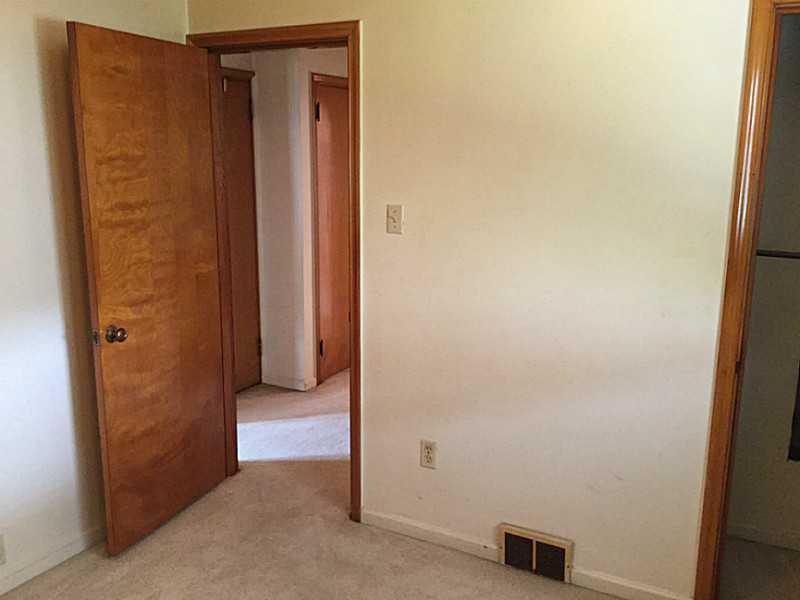 1126 9th Street McKees Rocks, PA 15136 - Photo 7 of 15 Bedroom.