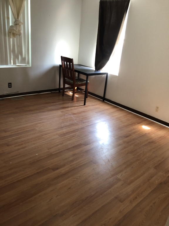 22 Home Street Worcester, MA 01609 - Photo 4 of 18