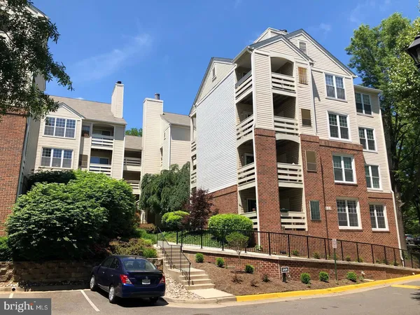 $2,300 | 244 South Reynolds Street, Unit 111, Alexandria, VA 22304