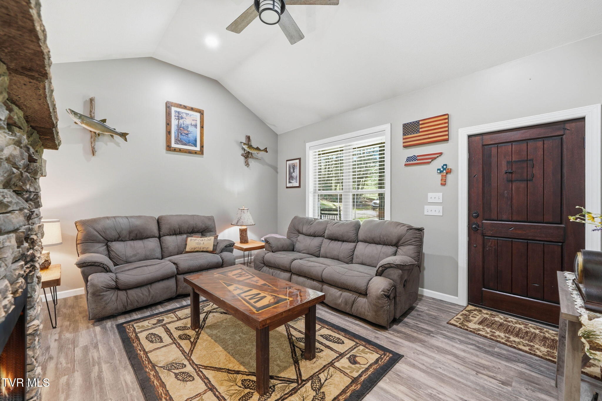 289 Myrtle Drive Butler, TN 37640 - Photo 4 of 40 289 Myrtle Drive