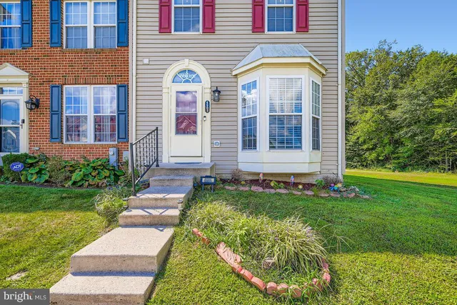 a front view of house with yard