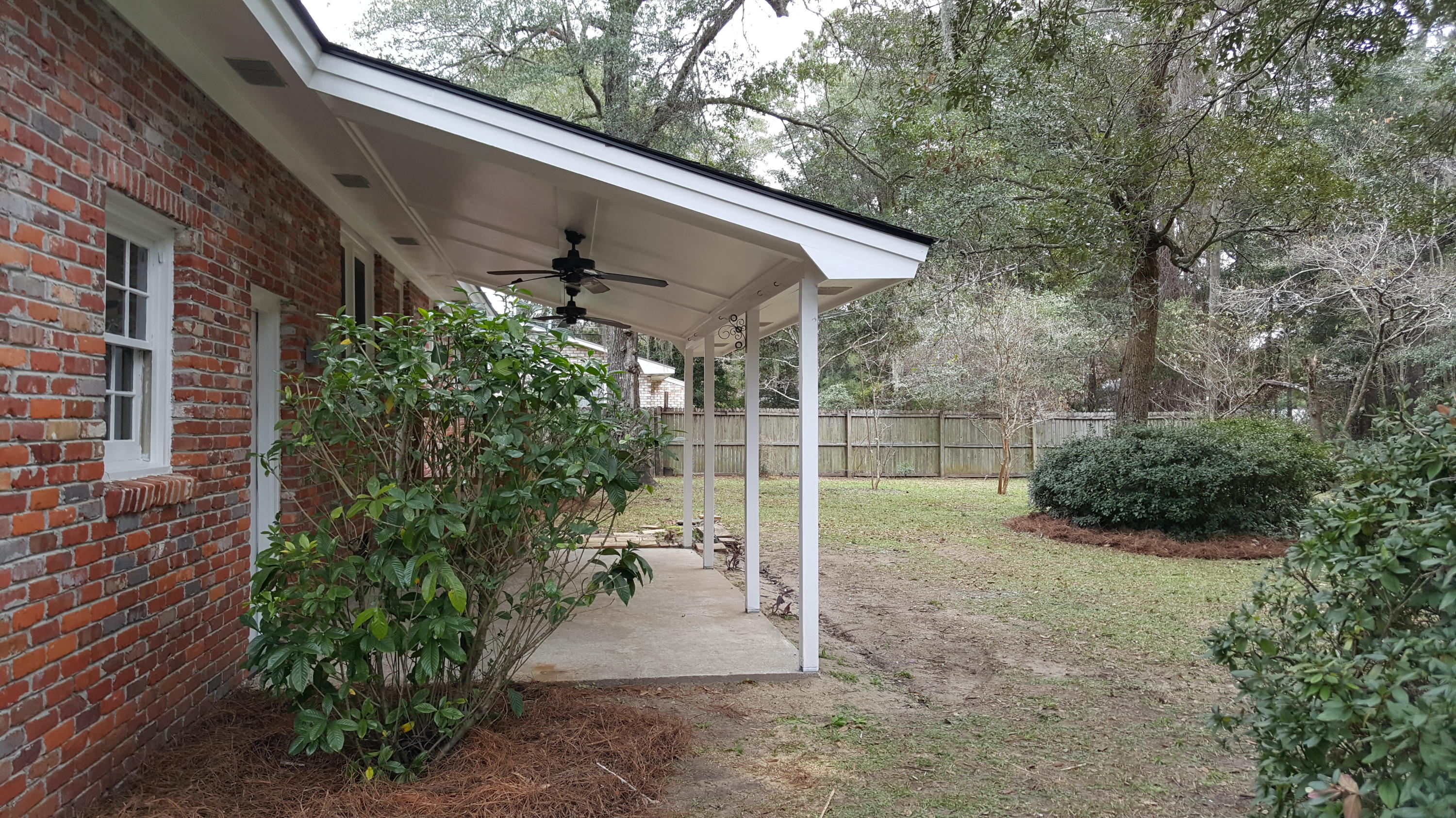 703 Fort Johnson Road Charleston, SC 29412 - Photo 24 of 25 Ft Johnson side back patio