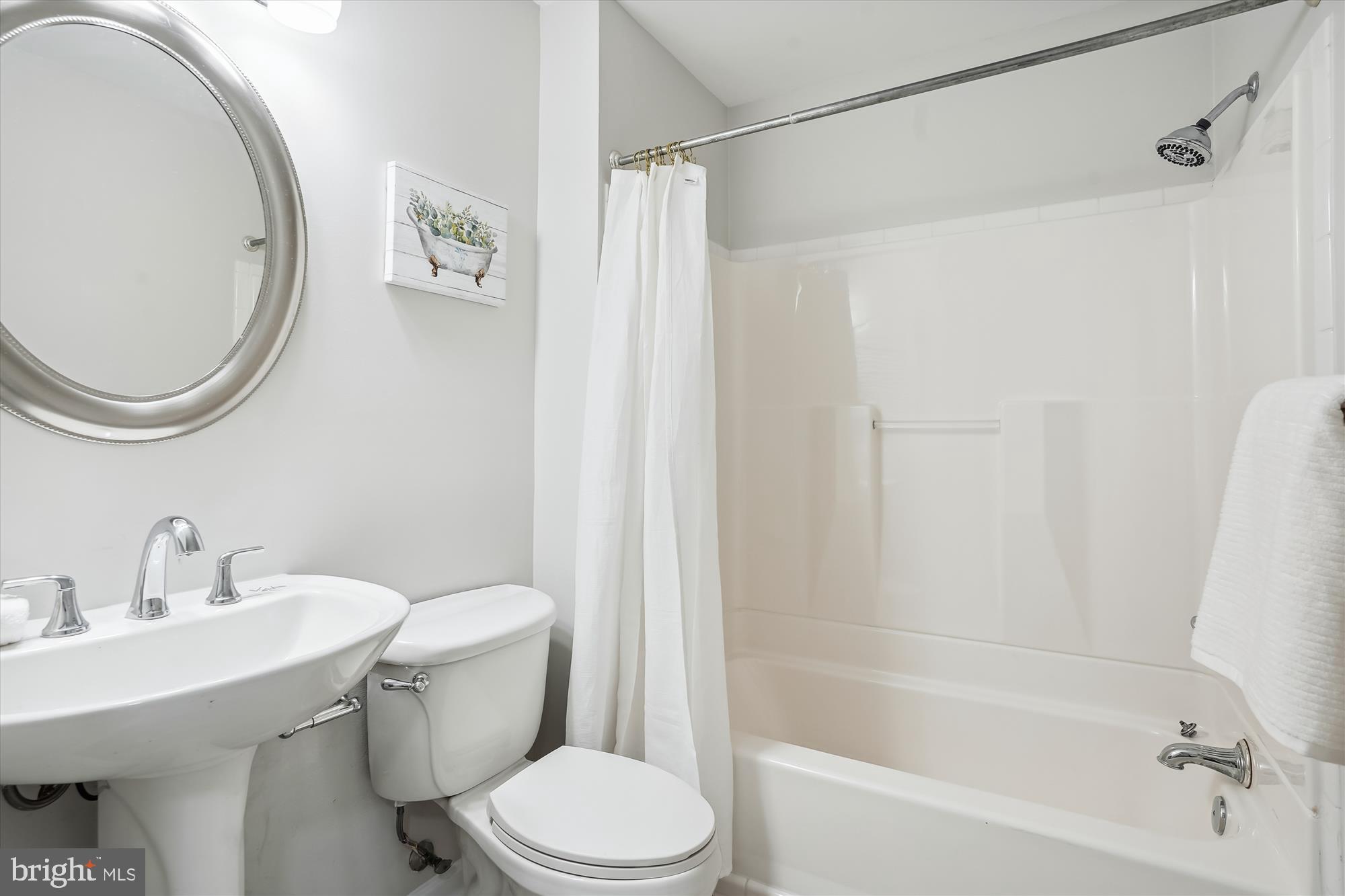 15895 Beaver Dam Road Dumfries, VA 22025 - Photo 18 of 40 Full bath in the hallway