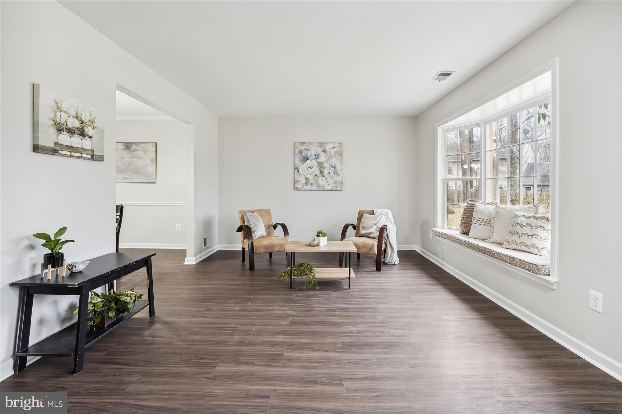 15895 Beaver Dam Road Dumfries, VA 22025 - Photo 4 of 40 Beautiful bay window feature in living room