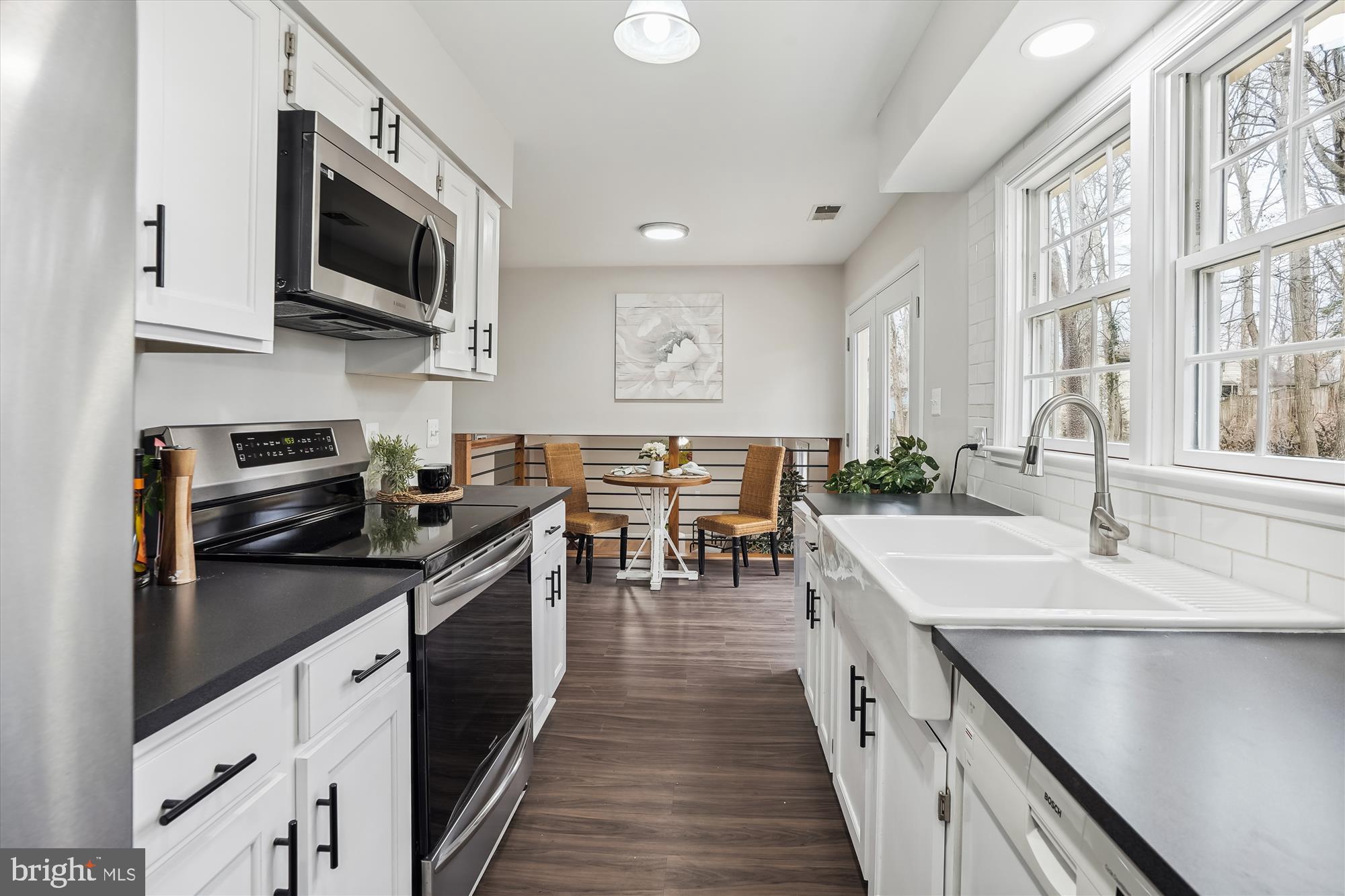 15895 Beaver Dam Road Dumfries, VA 22025 - Photo 7 of 40 Check out that stunning farmhouse kitchen sink