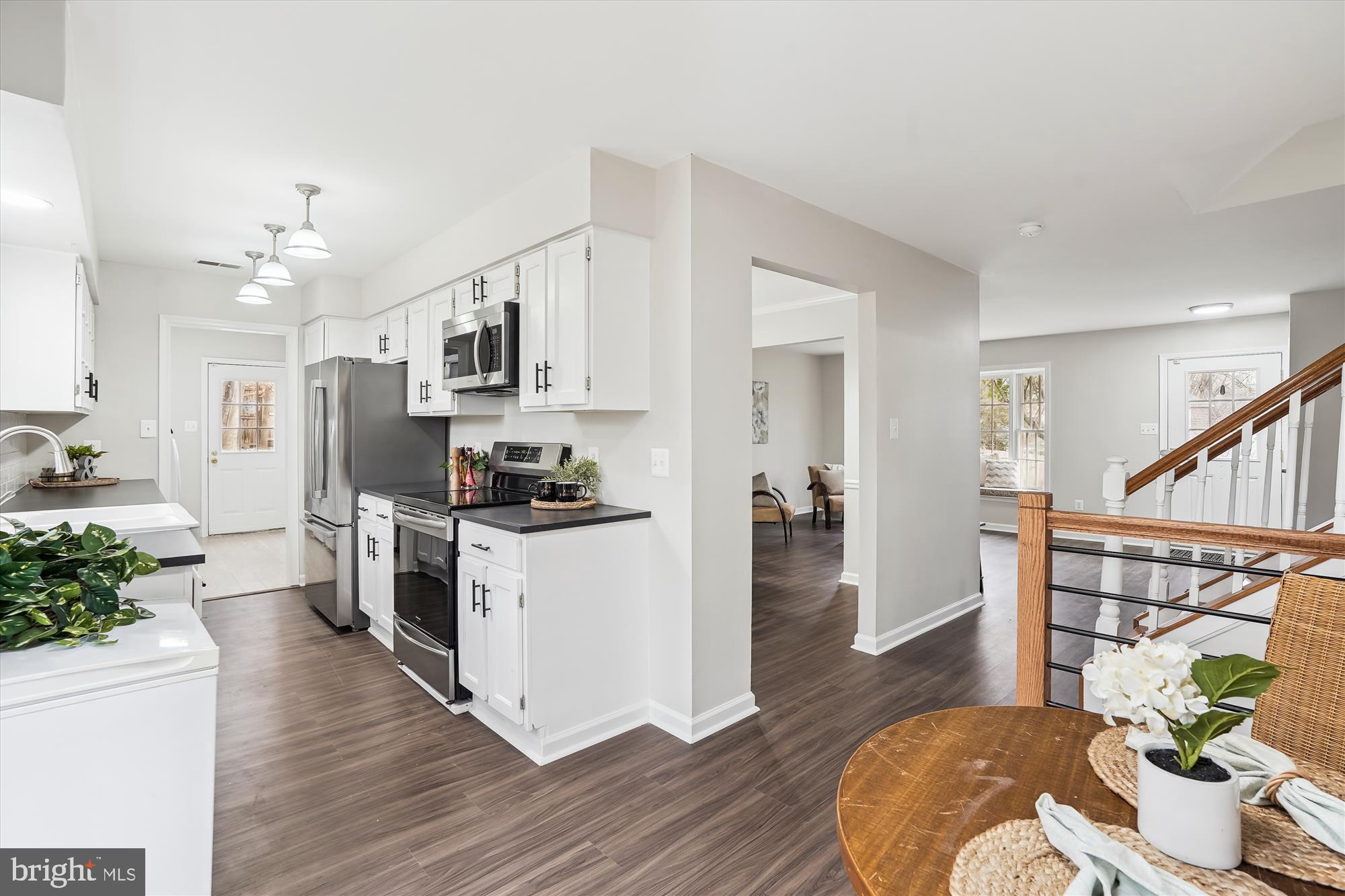 15895 Beaver Dam Road Dumfries, VA 22025 - Photo 8 of 40 A great layout to the main living space