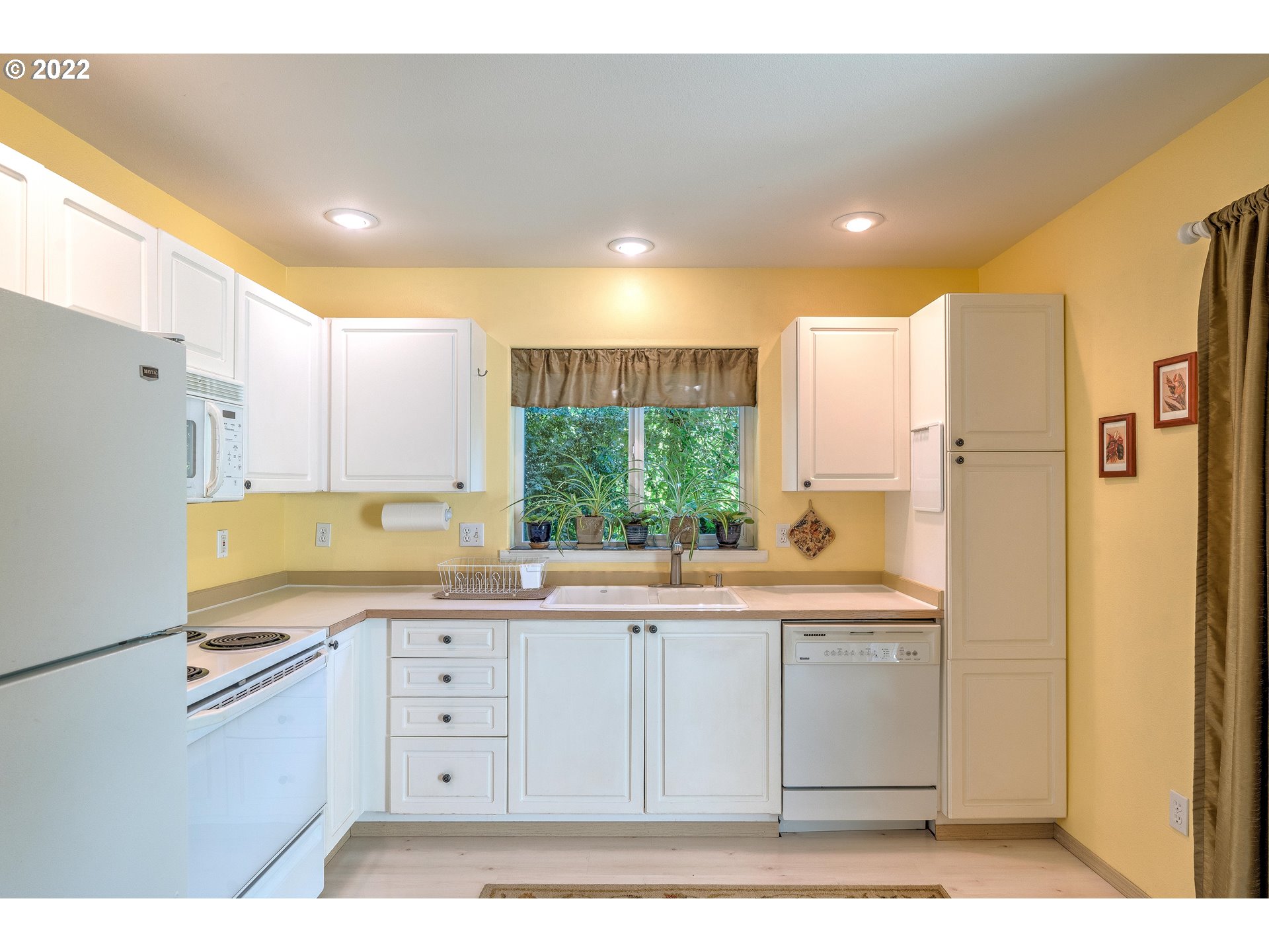 15718 Northwest Rondos Drive Portland, OR 97229 - Photo 10 of 32 Gallery Image 10