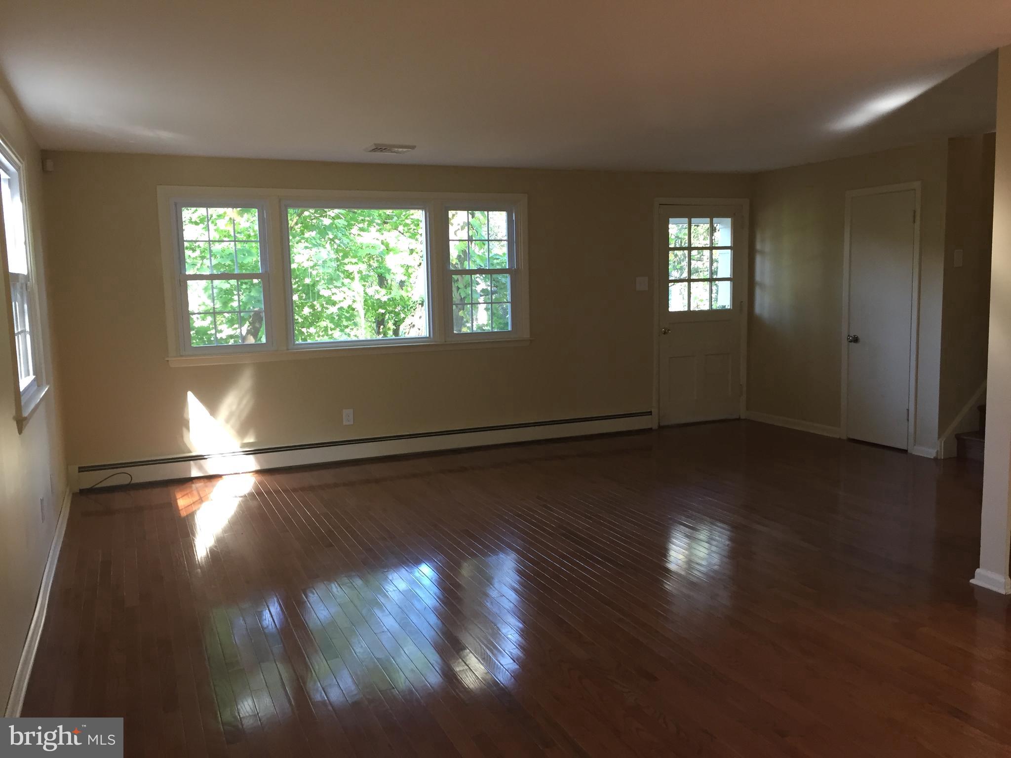 150 Glen Riddle Road Media, PA 19063 - Photo 5 of 32 Living Room