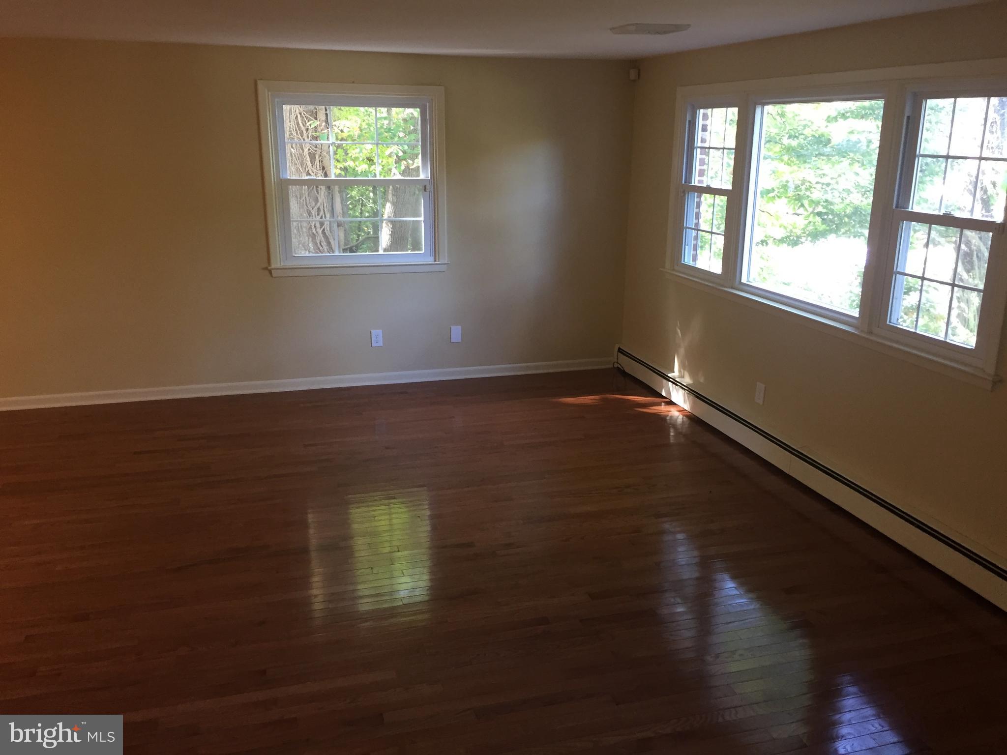 150 Glen Riddle Road Media, PA 19063 - Photo 6 of 32 Living Room