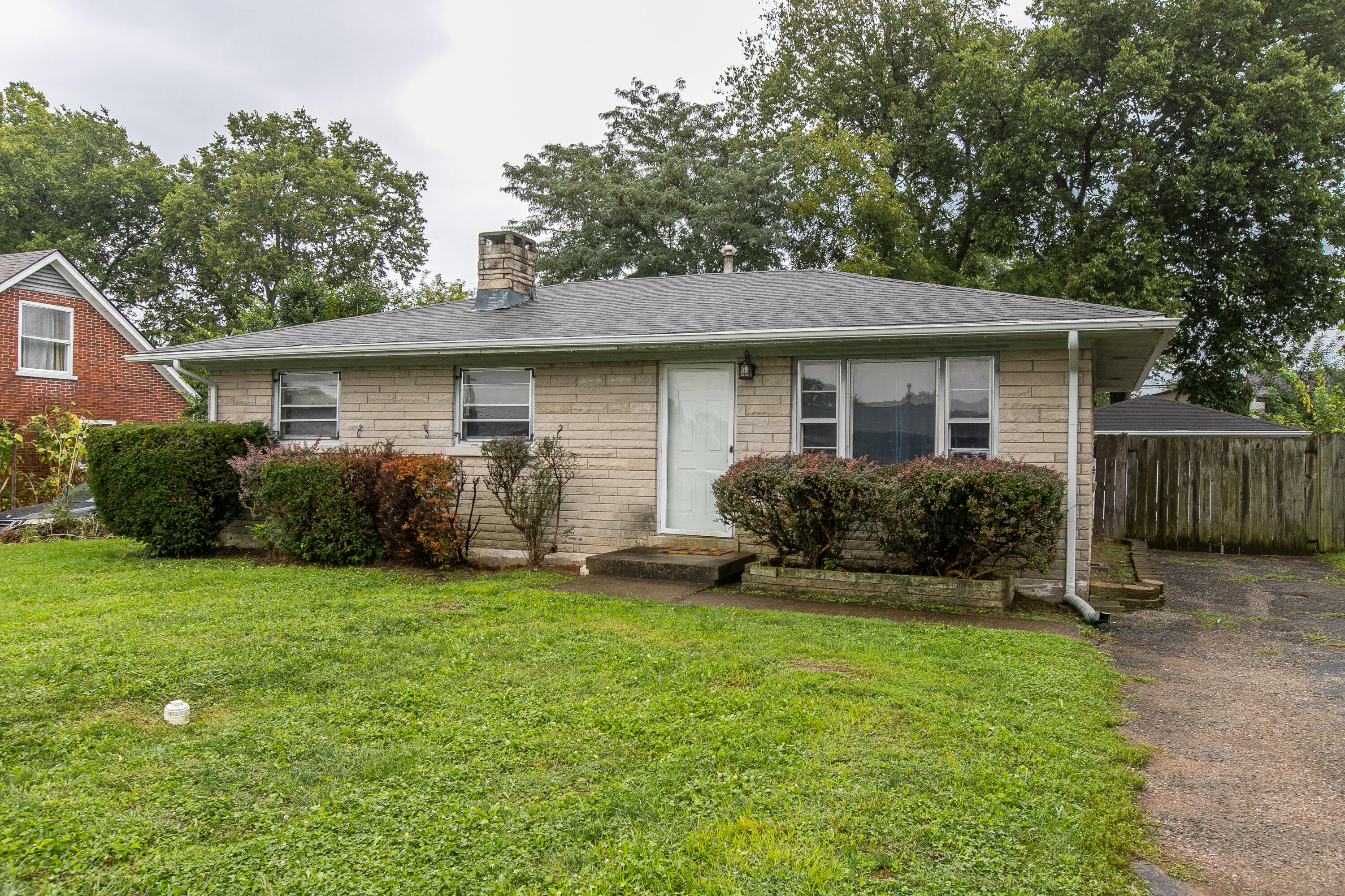 646 Eden Road Lexington, KY 40505 - Photo 1 of 29 1