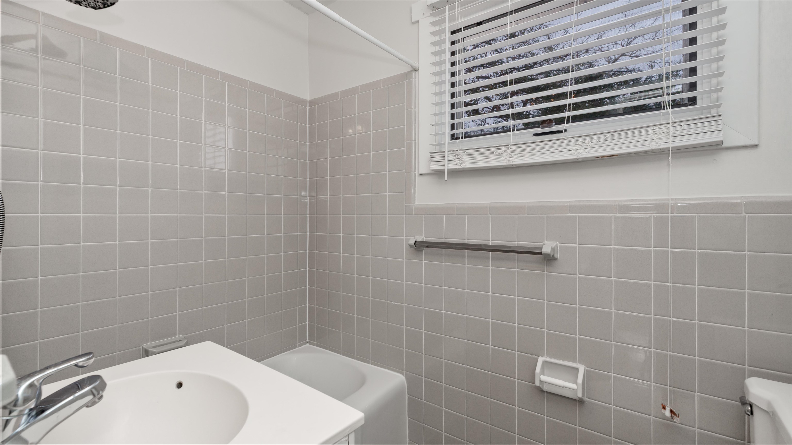 539 Redwood Avenue, Unit 539 Myrtle Beach, SC 29577 - Photo 16 of 42 Full bathroom featuring shower / washtub combination, vanity, and tile walls