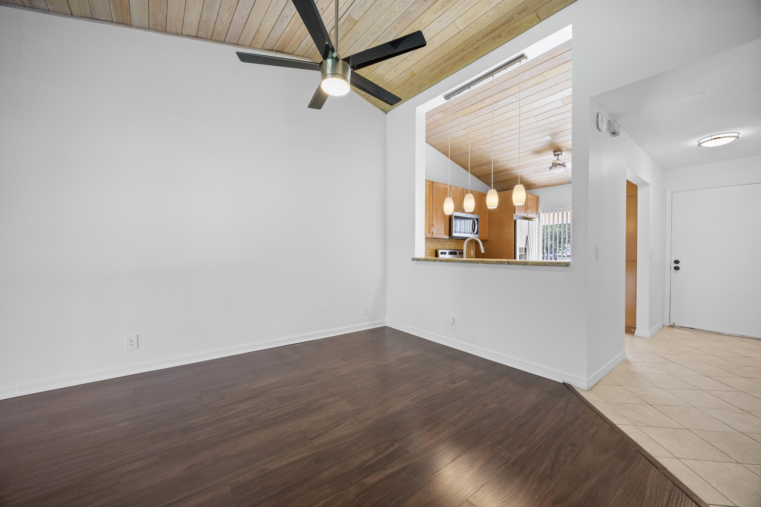 3939 Northeast 5th Avenue, Unit B206 Boca Raton, FL 33431 - Photo 13 of 38 Living