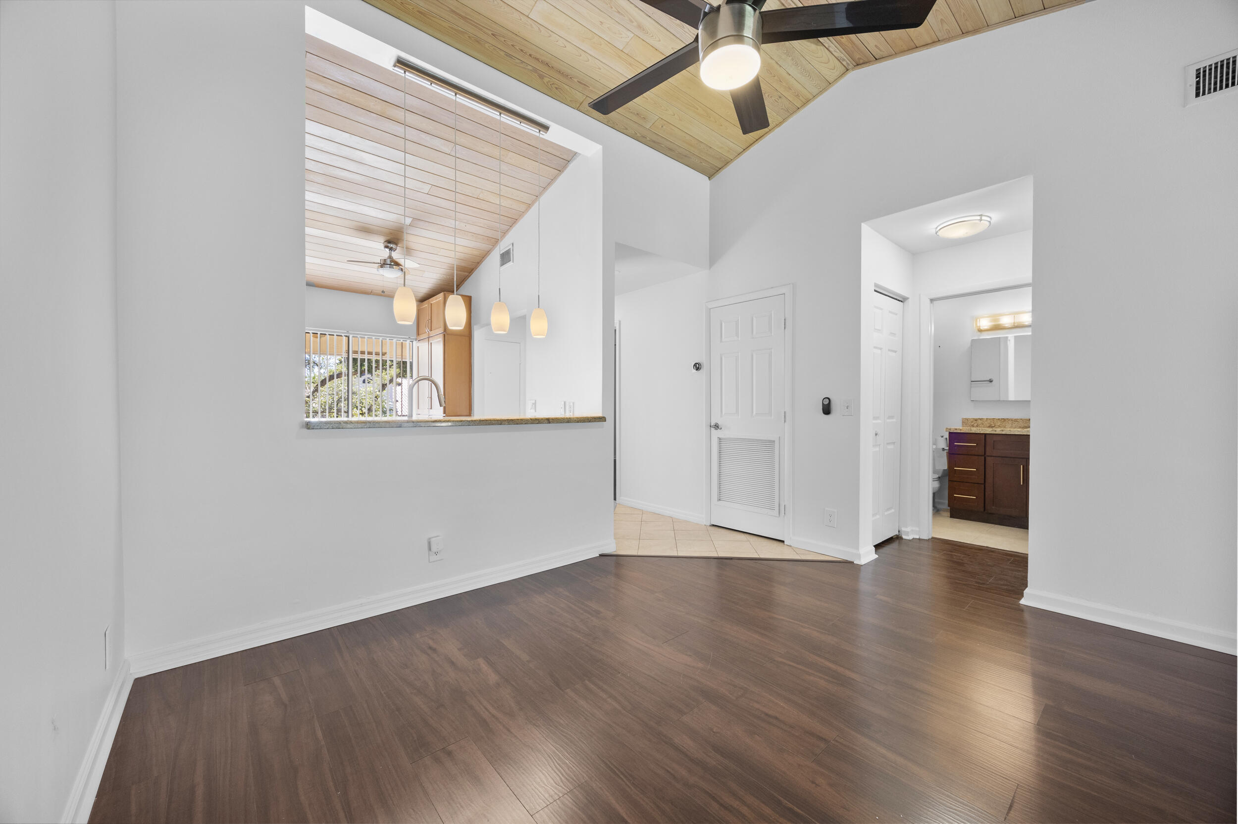 3939 Northeast 5th Avenue, Unit B206 Boca Raton, FL 33431 - Photo 14 of 38 Dining