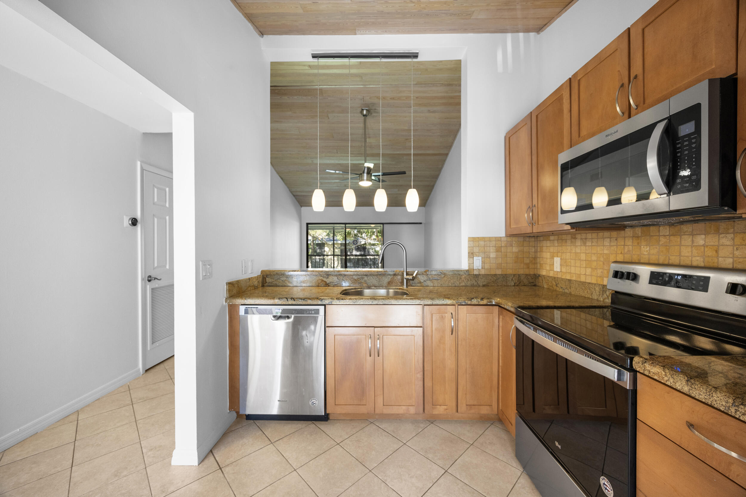 3939 Northeast 5th Avenue, Unit B206 Boca Raton, FL 33431 - Photo 5 of 38 Kitchen