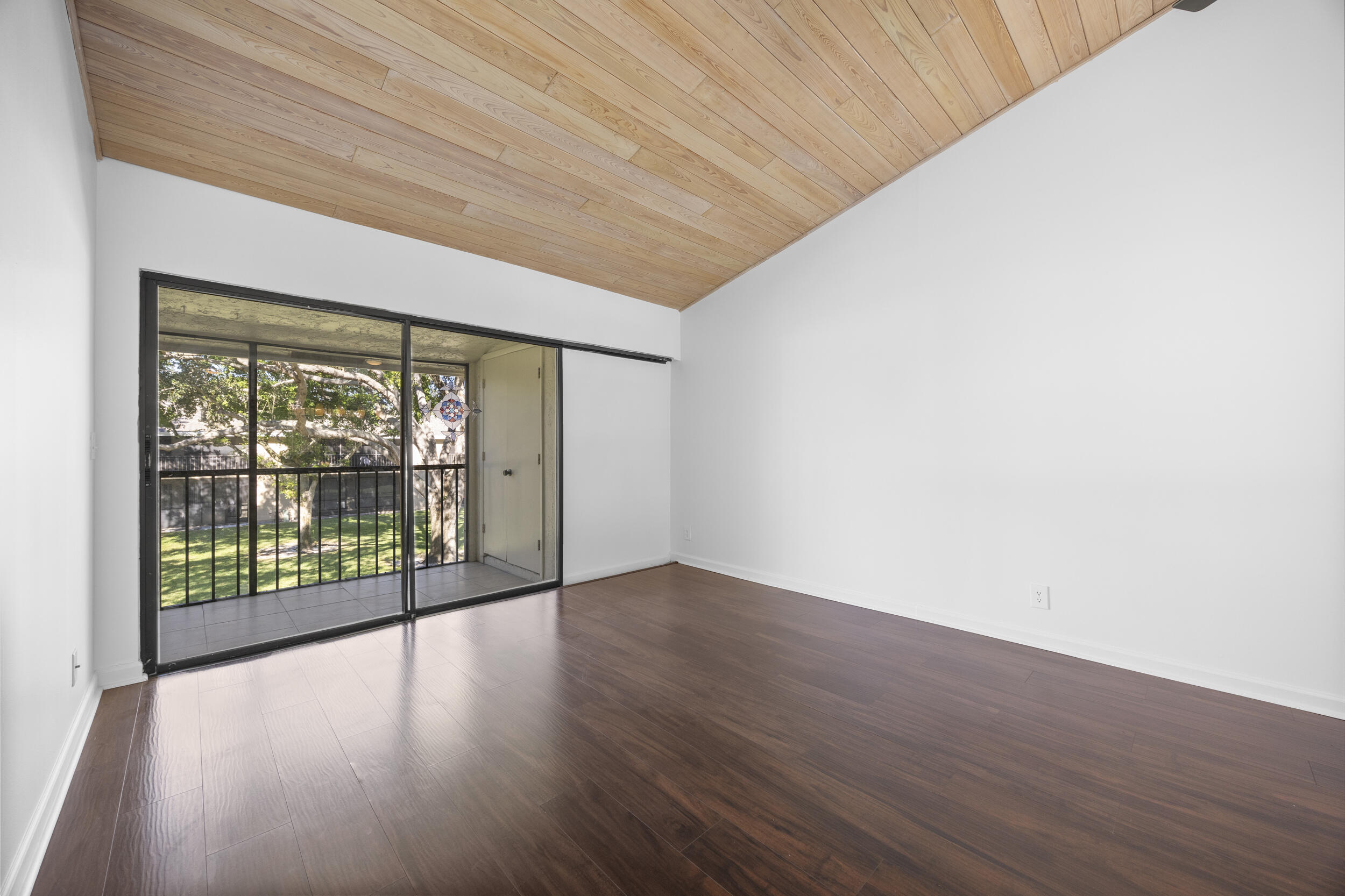 3939 Northeast 5th Avenue, Unit B206 Boca Raton, FL 33431 - Photo 8 of 38 Living