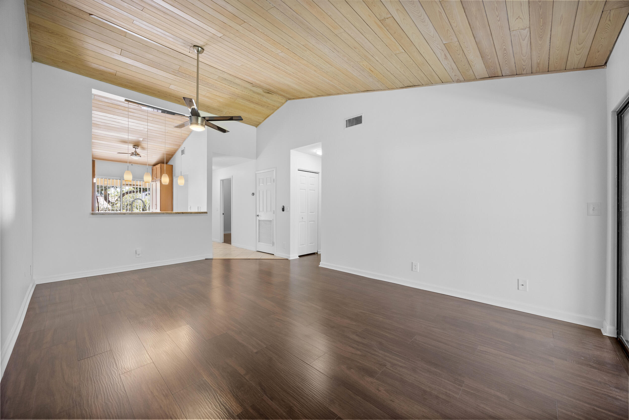 3939 Northeast 5th Avenue, Unit B206 Boca Raton, FL 33431 - Photo 9 of 38 Living