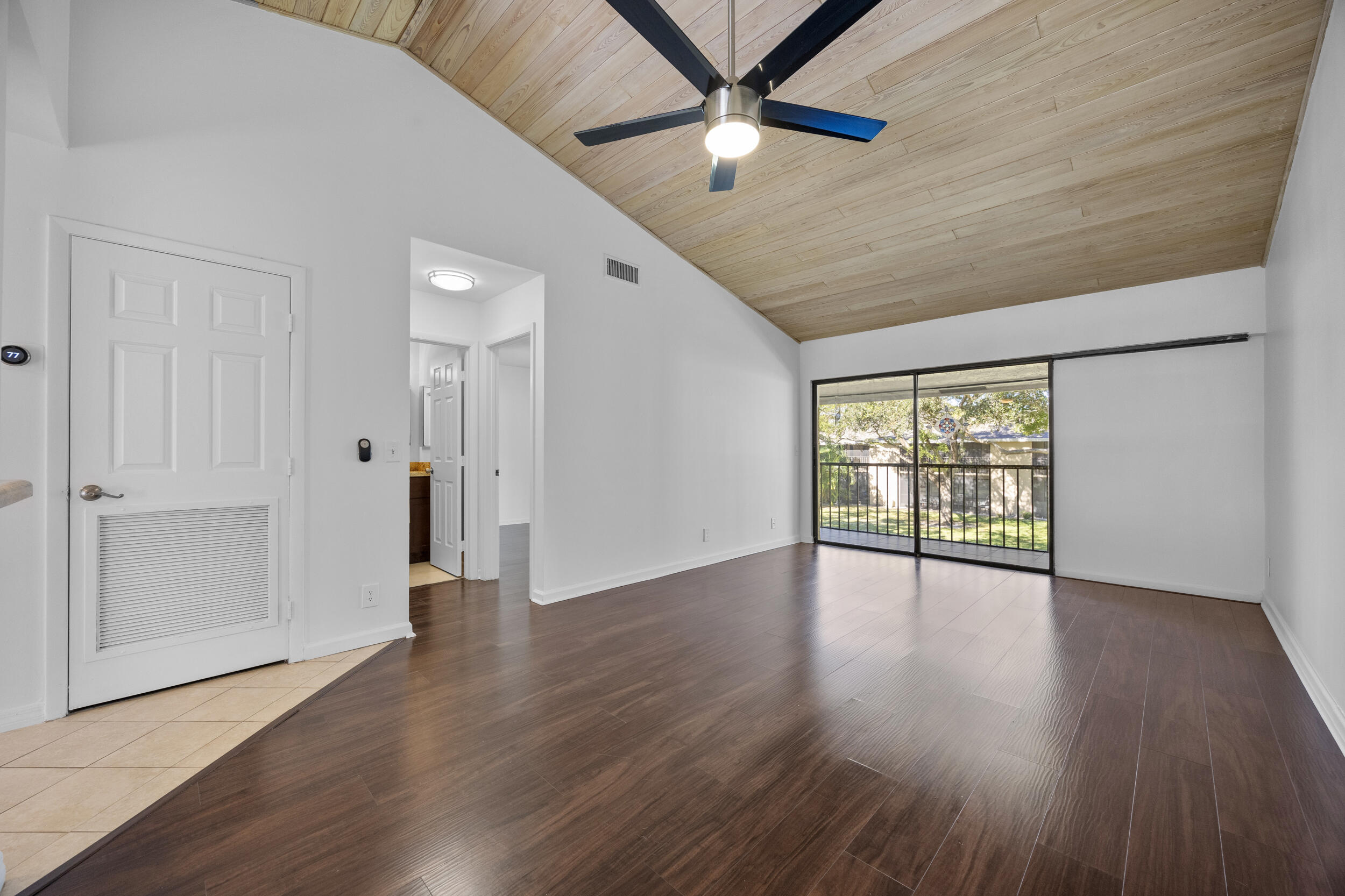 3939 Northeast 5th Avenue, Unit B206 Boca Raton, FL 33431 - Photo 10 of 38 Living