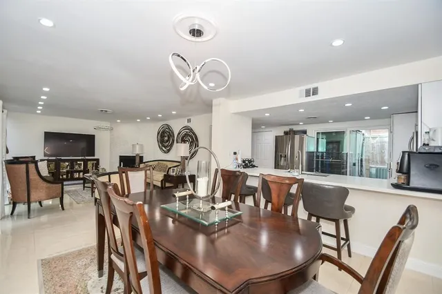 $2,300 | 6304 Riverview Way, Houston, TX 77057