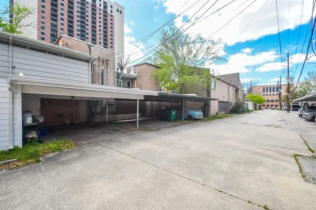 $2,300 | 6304 Riverview Way, Houston, TX 77057