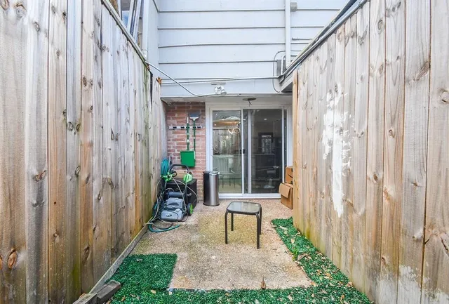 $2,300 | 6304 Riverview Way, Houston, TX 77057