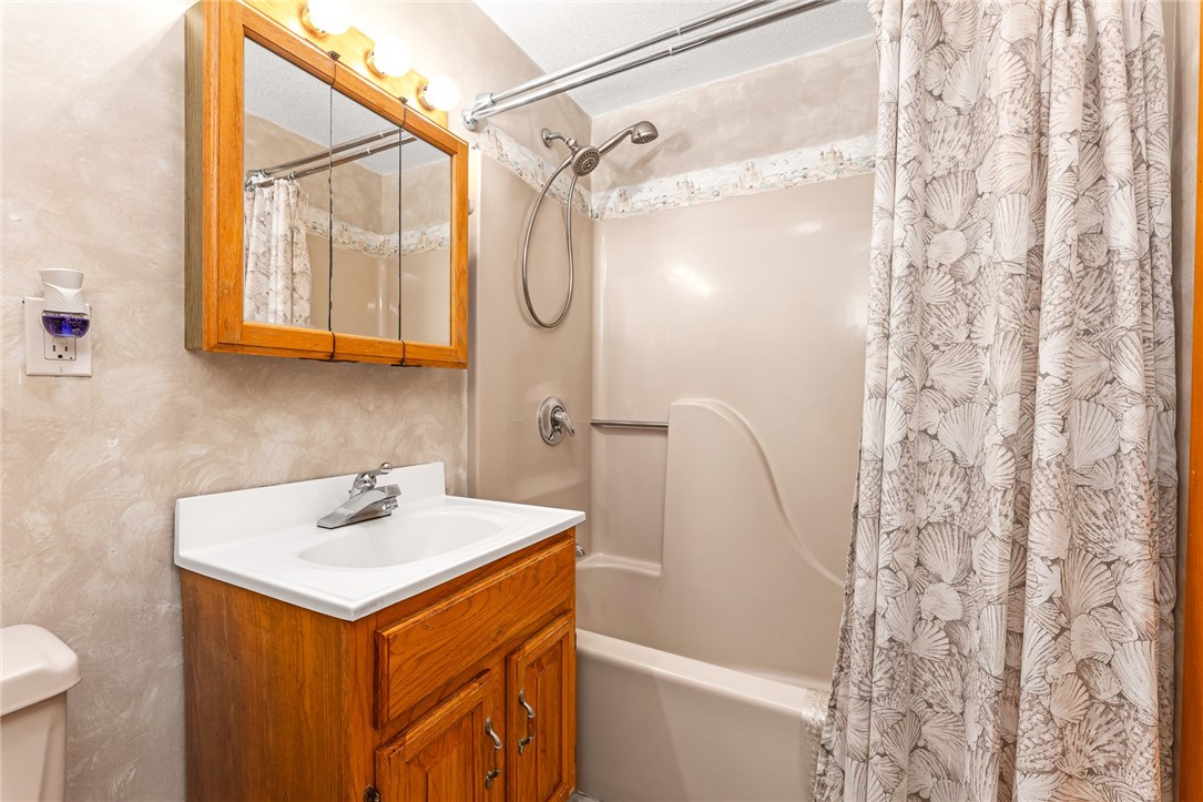 91 Bonnet Point Road Narragansett, RI 02882 - Photo 19 of 33 Hallway Full Bathroom